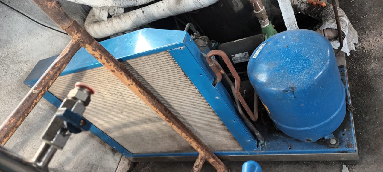 Chiller industrial com reservatório de glicol em inox — foto 4 de 5