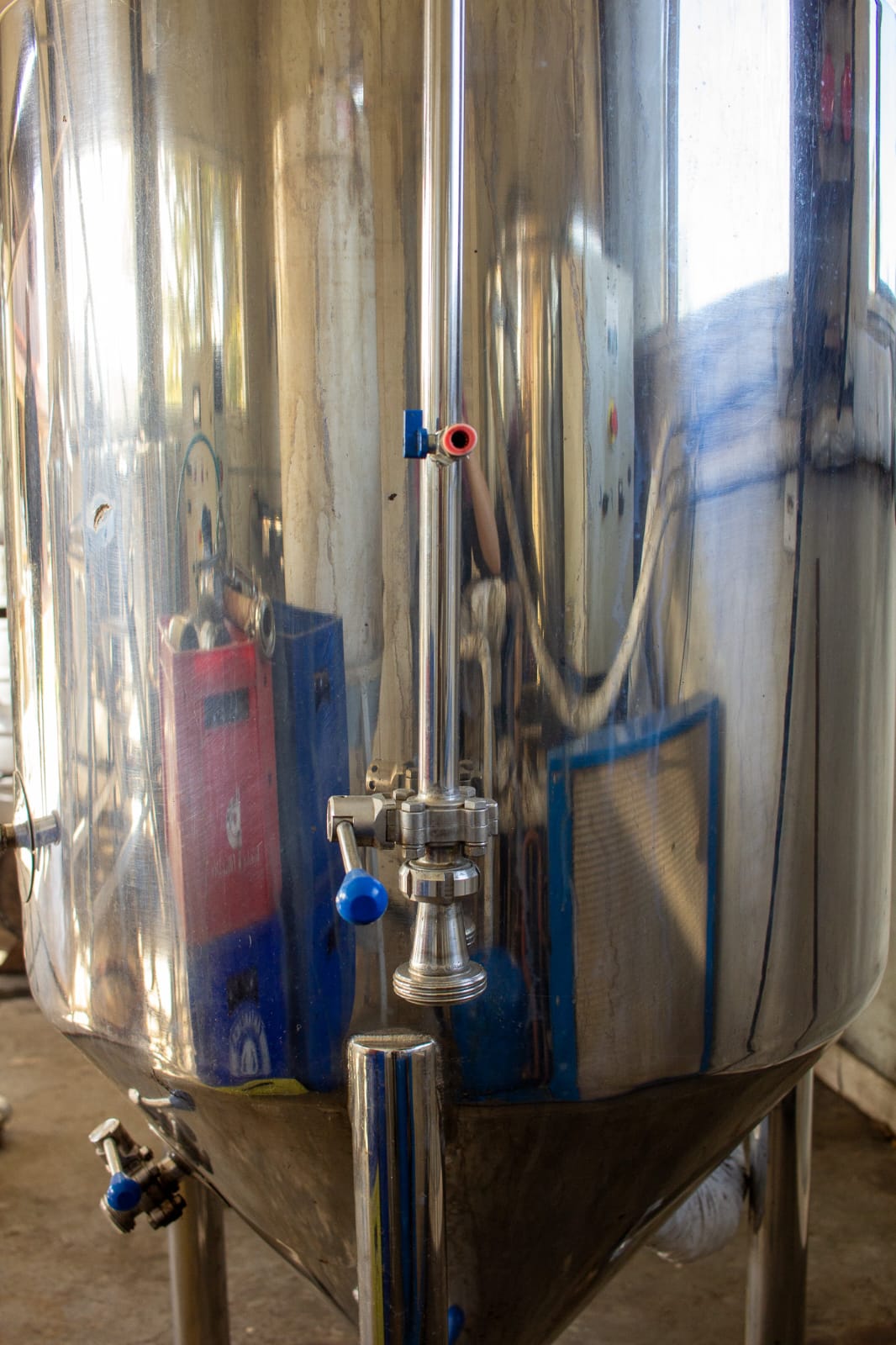 Fermentador/maturador cônico em inox de 250 L com camisa de resfriamento — foto 3 de 6