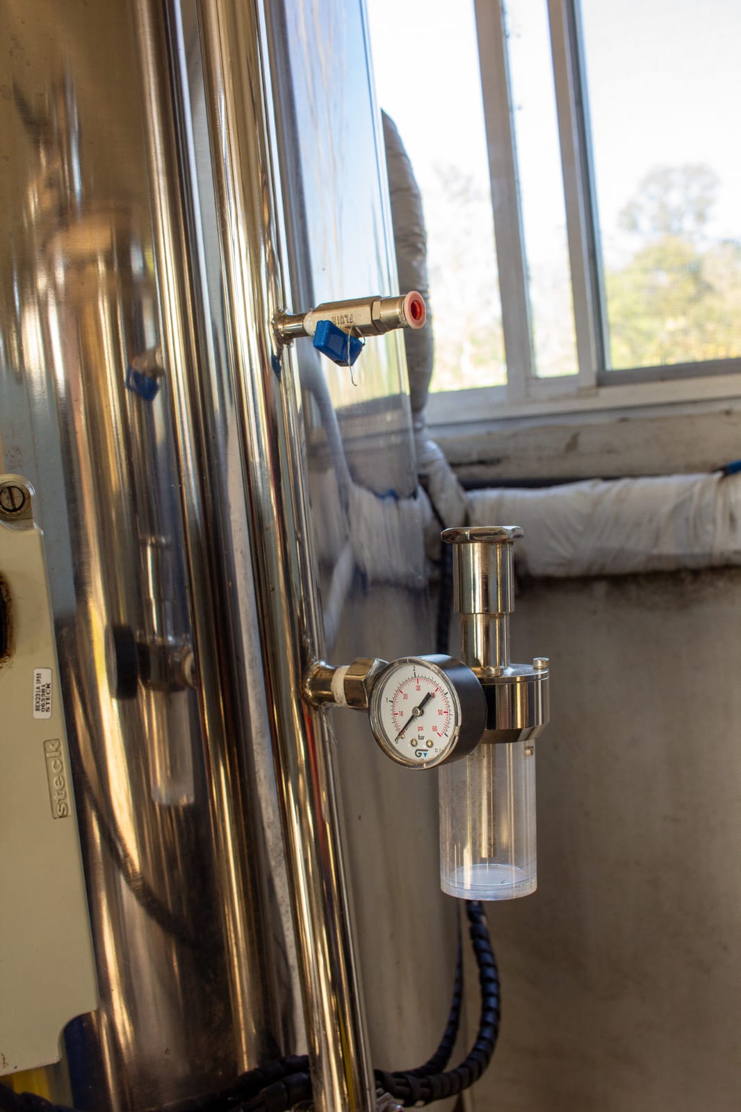 Fermentador/maturador cônico em inox de 500 L com painel digital — foto 4 de 6